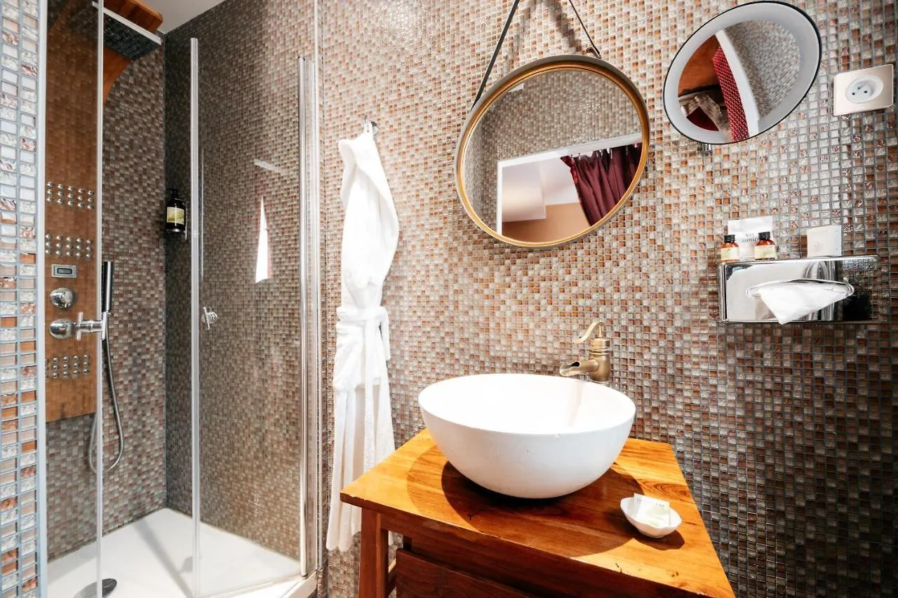 ***  Le Temple De Jeanne Hotel Paris France